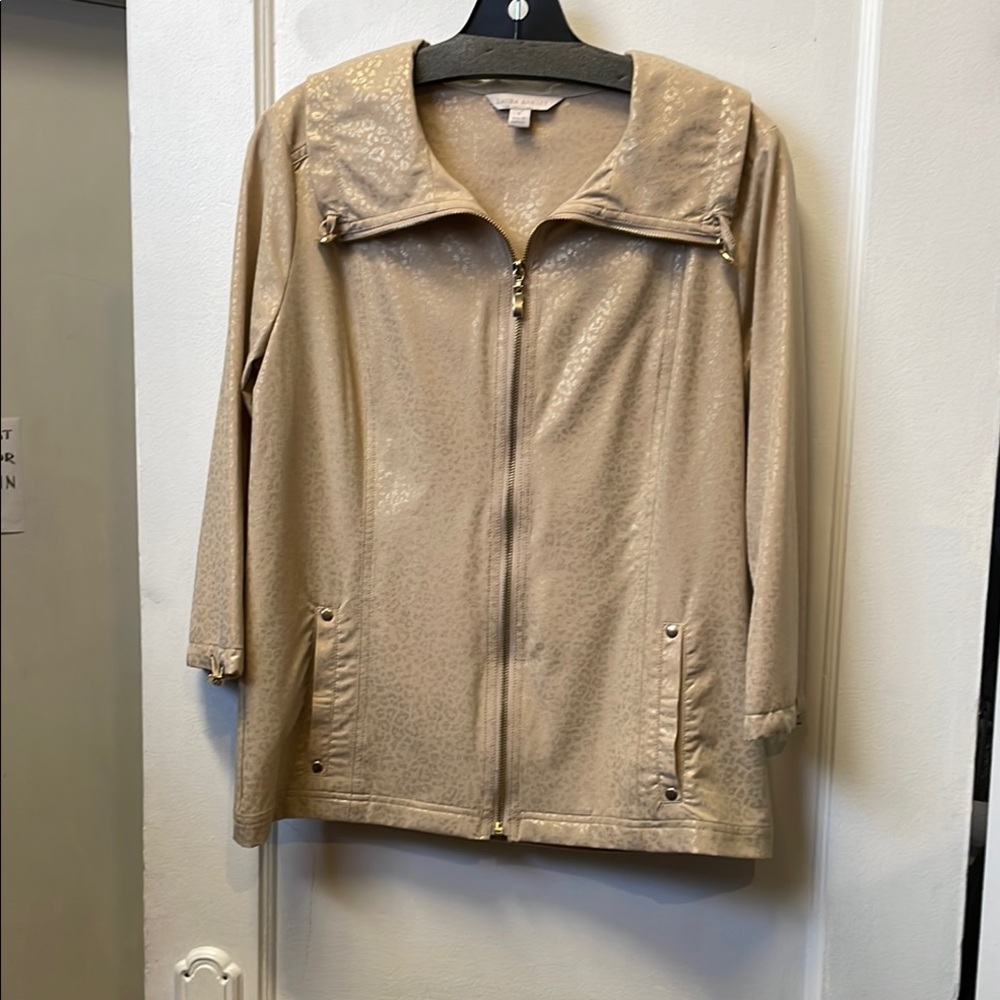 Cream Utility Jacket with Zip Closure and Casual Fit